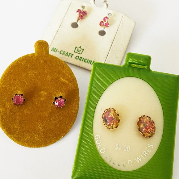 Lot of 3 new old stock vintage stud earring on original cards- pink & faux opal - Picture 5 of 7
